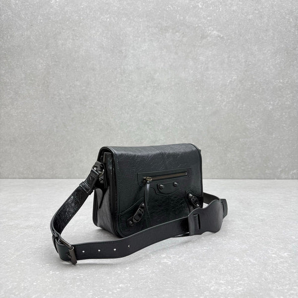 BG Le City Small Flap Messenger Bag Black Oil Wax Leather