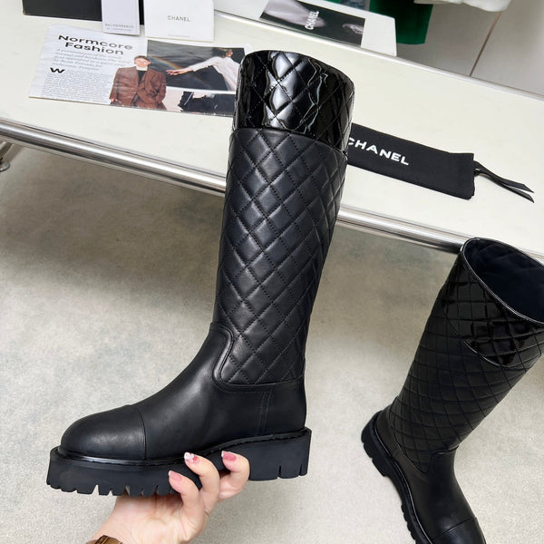 CC Classic Knee High Boots Quited Black Sheepskin Patent Leather 529337