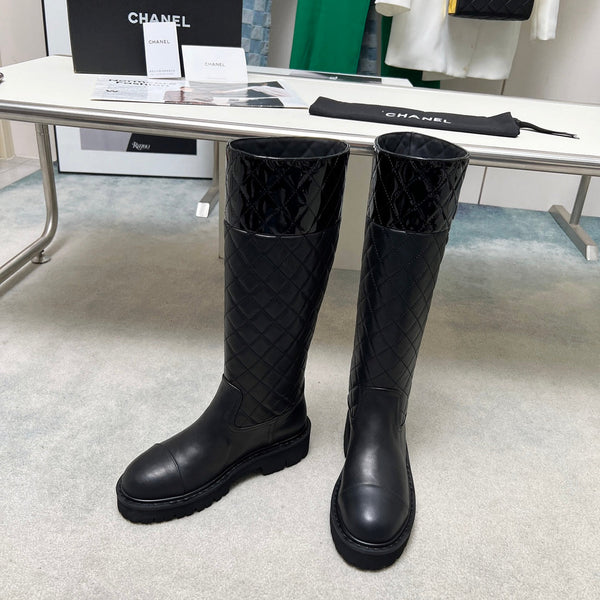 CC Classic Knee High Boots Quited Black Sheepskin Patent Leather 529337