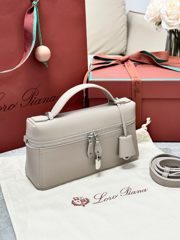 LP Extra Pouch L23 Dove Calfskin 282143