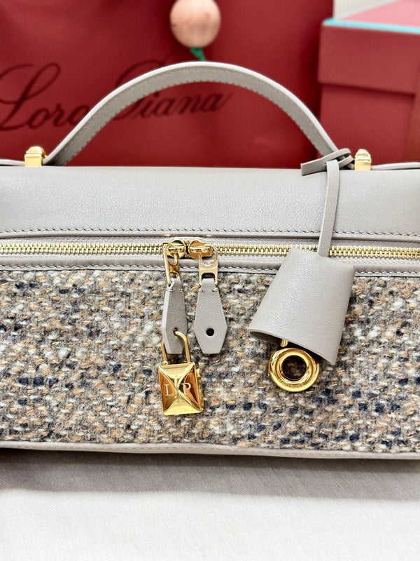 LP Extra Pouch L23 Cream Cashmere Calfskin 282250