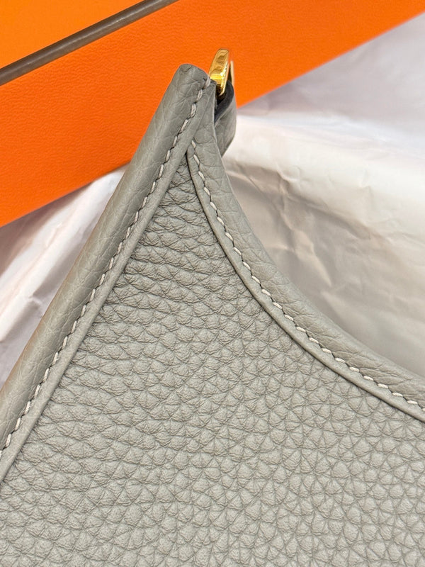 HM Evelyne 23cm Cloud Gray Togo Leather 281209