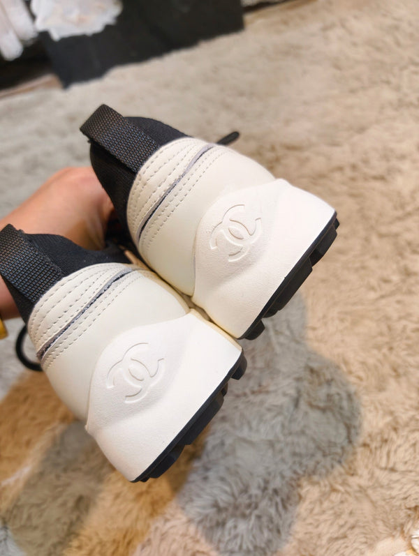CC Métiers d’art 2026 Sneakers White Lambskin 941008