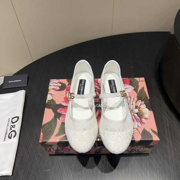 DC 25 Mary Jane White Lace And Sheepskin 381623