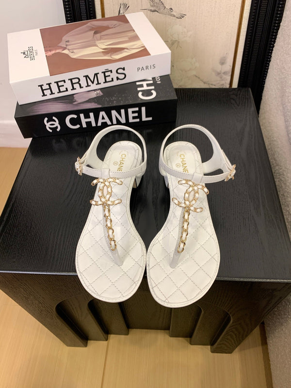 CC 25 Thong Sandal Double C Leather