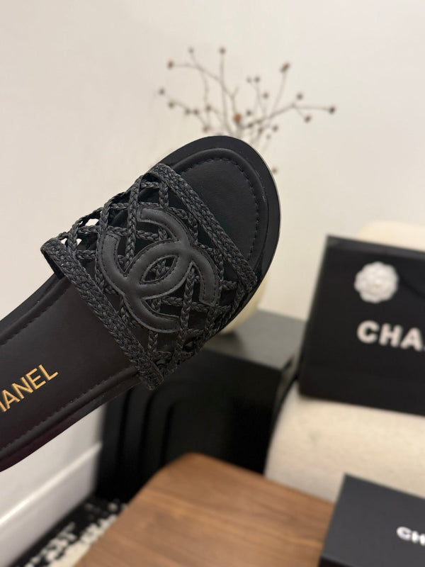 CC 26s Slippers Black Leather 850325