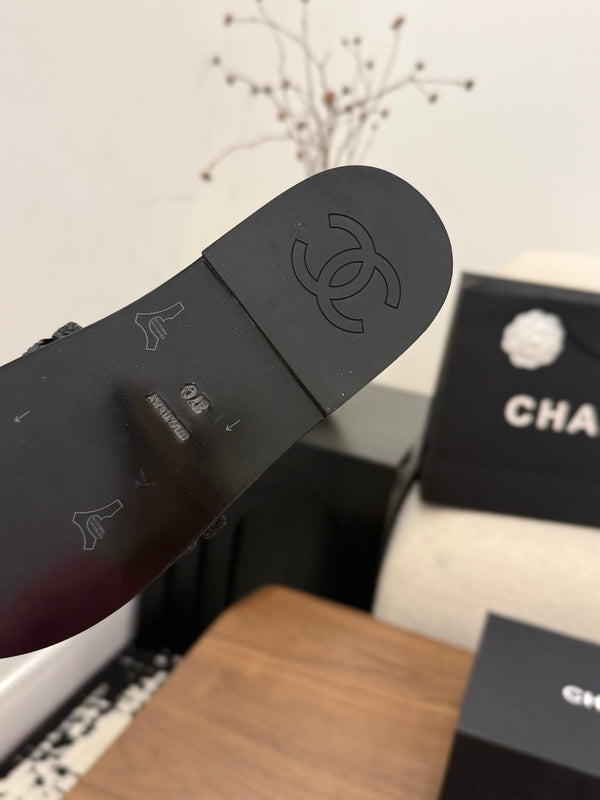 CC 26s Slippers Black Leather 850325