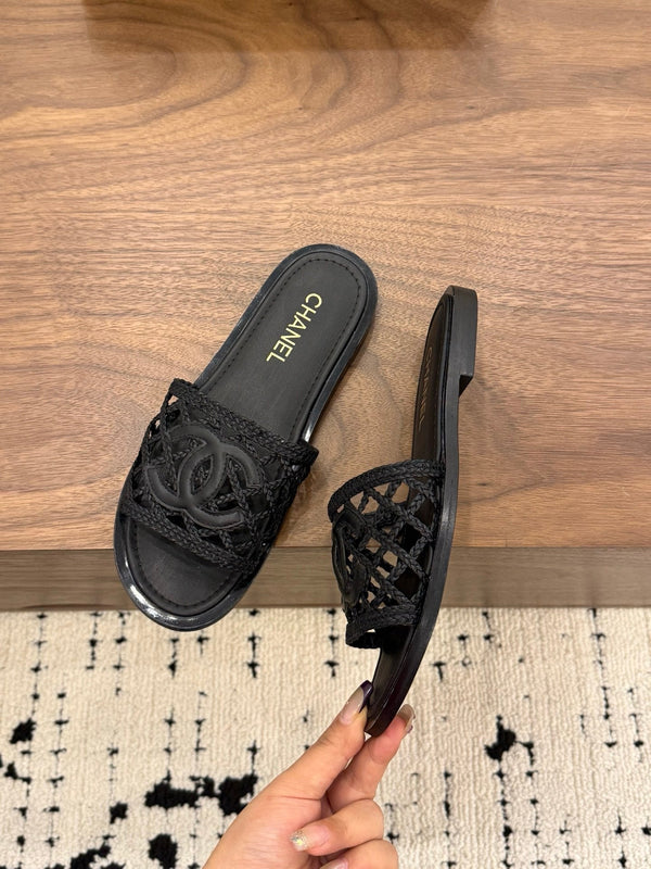 CC 26s Slippers Black Leather 850325