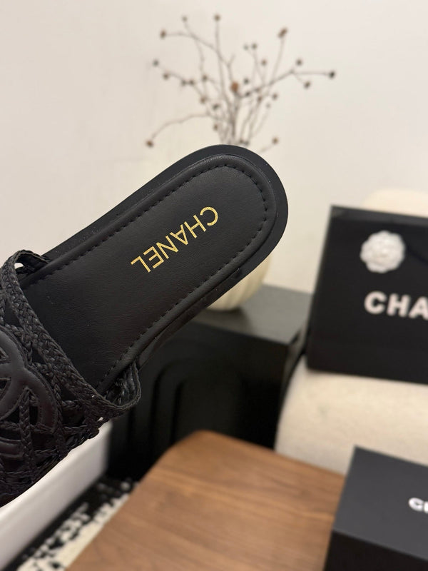 CC 26s Slippers Black Leather 850325