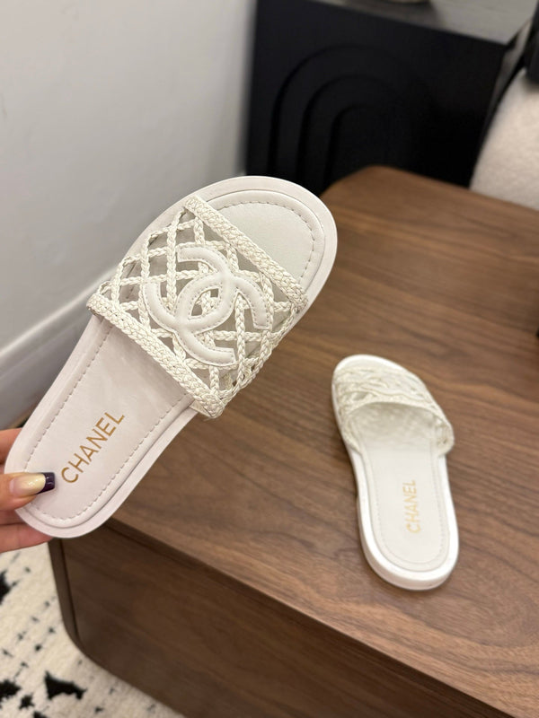 CC 26s Slippers White Leather 850326