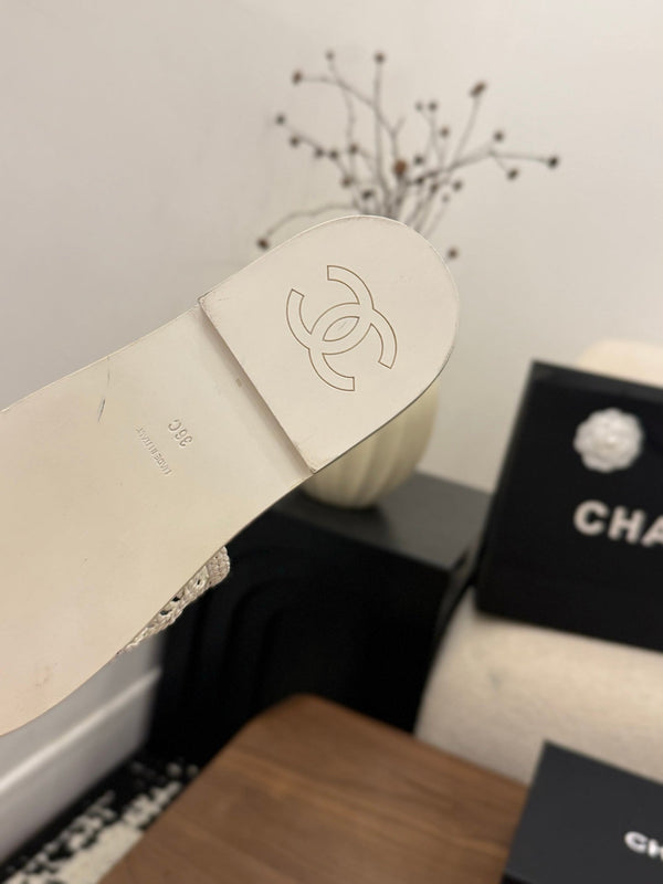 CC 26s Slippers White Leather 850326