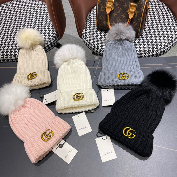 BEANIE HAT IN DOVE GRAY WOOL 403395