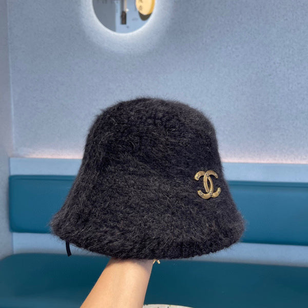 BUCKET HAT IN BLACK LAMB FUR 422036