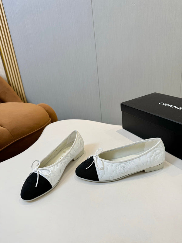 CC 25ss Métiers d’art Ballet Flats 10mm Black White Fabric Grosgrain 417039