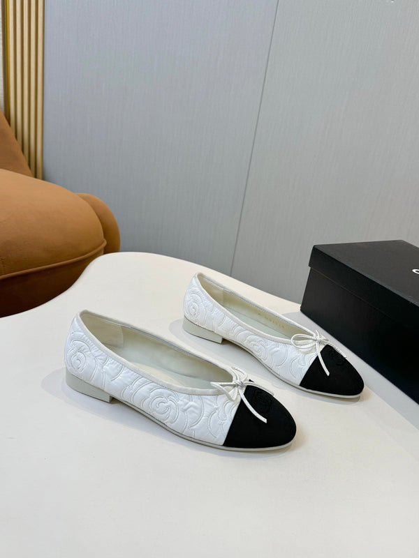 CC 25ss Métiers d’art Ballet Flats 10mm Black White Fabric Grosgrain 417039
