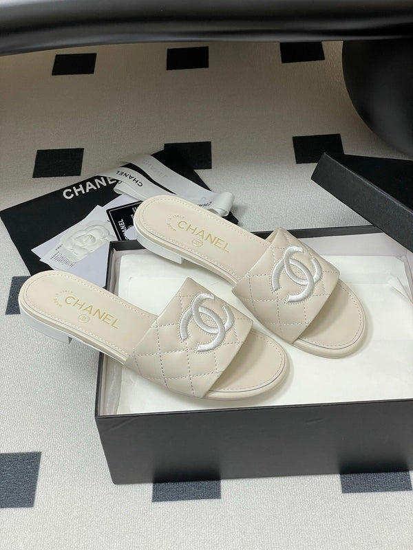 25S Embroidery Double C Mule 15mm White Lambskin 247583
