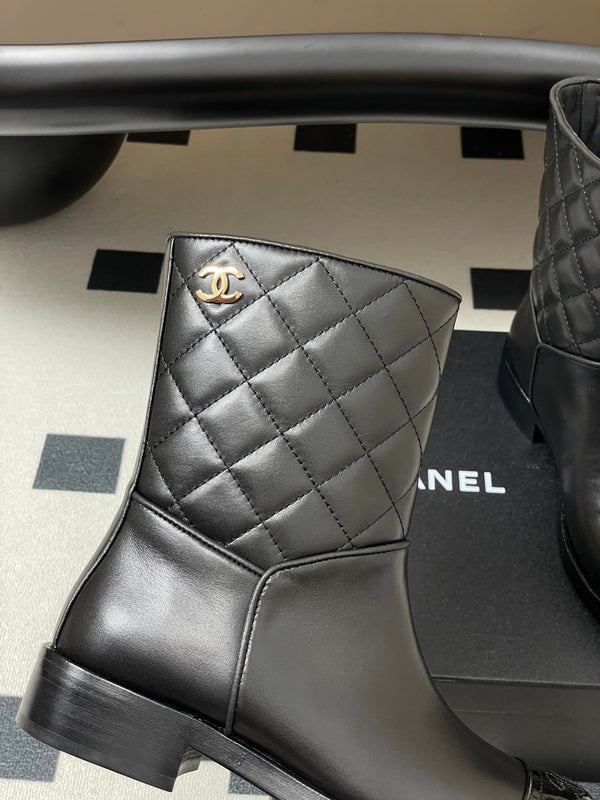 CC 25FW Double C Buckle Short Boot 25mm Black Sheepskin 423144