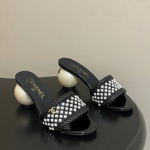 CC 26s Pearl Sandals 70 Black Patent Leather 649540