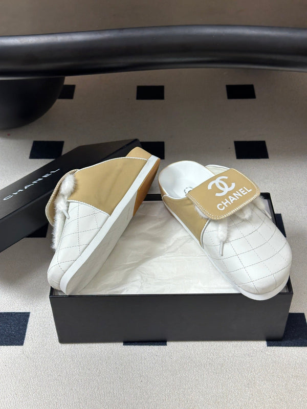 CC 26s Mules Beige White Quilted Leather Shearing 952552