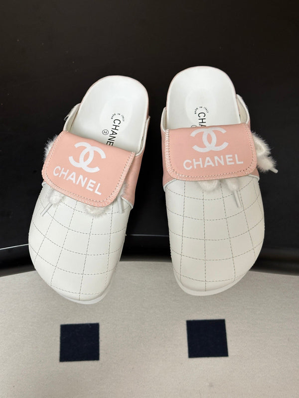 CC 26s Mules Light Pink White Quilted Leather Shearing 952553