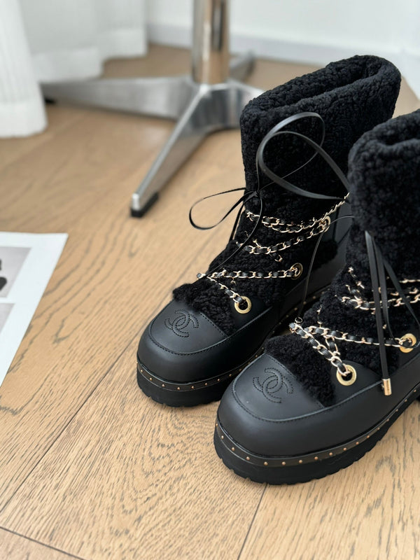 CC CHUNKY SKATEBOARDING BOOTS IN BLACK SMOOTH FLEECE AND CALFSKIN