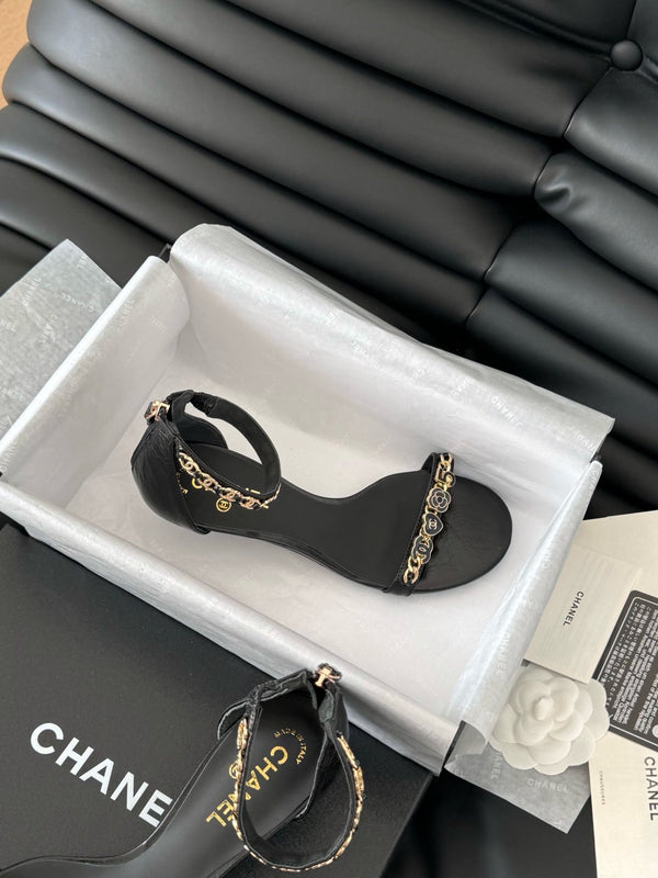 MID-HEEL 35 MM SANDAL IN BLACK SHEEPSKIN WITH STICKERS