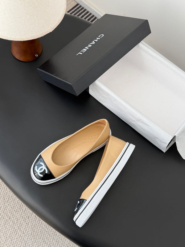 CC 26P Ballet Flat Black Beige Patent Leather Lambskin 670802