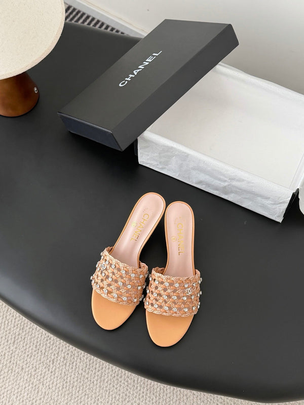 CC 26SS Sandals Beige Woven Lambskin 670631
