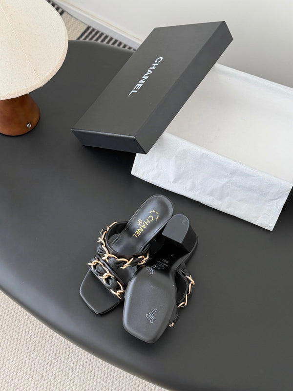 CC 26ss Chain Slippers Black Sheepskin 670304