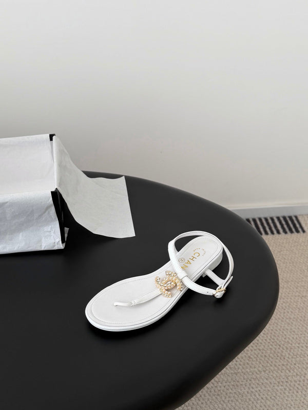 CC Strappy Sandals White Sheepskin 670382