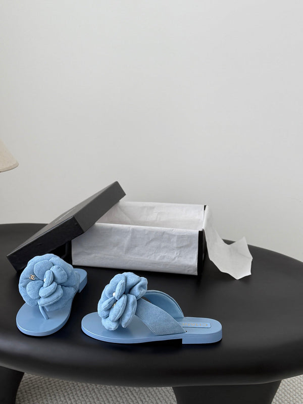 CC 26K Camellia Slippers Light Blue Suede 914832