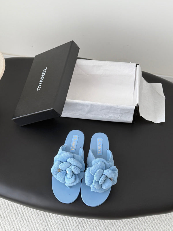 CC 26K Camellia Slippers Light Blue Suede 914832