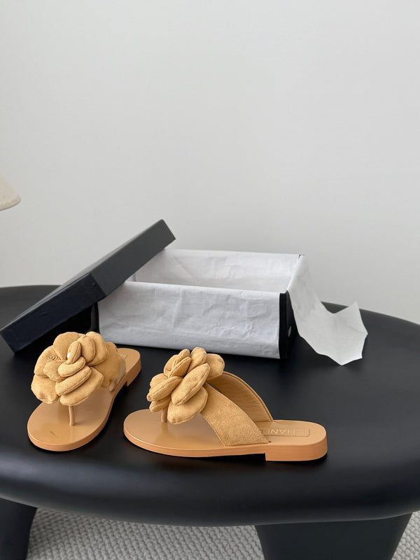 CC 26K Camellia Slippers Light Beige Suede 914834