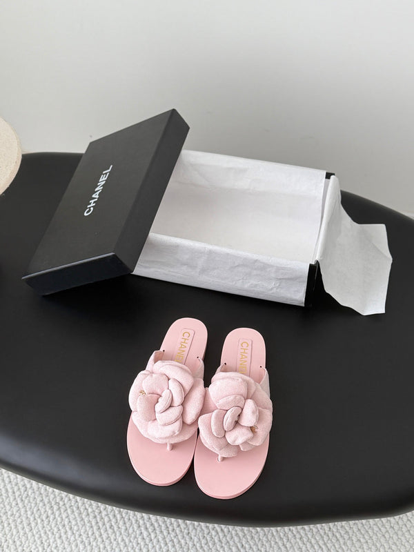 CC 26K Camellia Slippers Light Pink Suede 914836