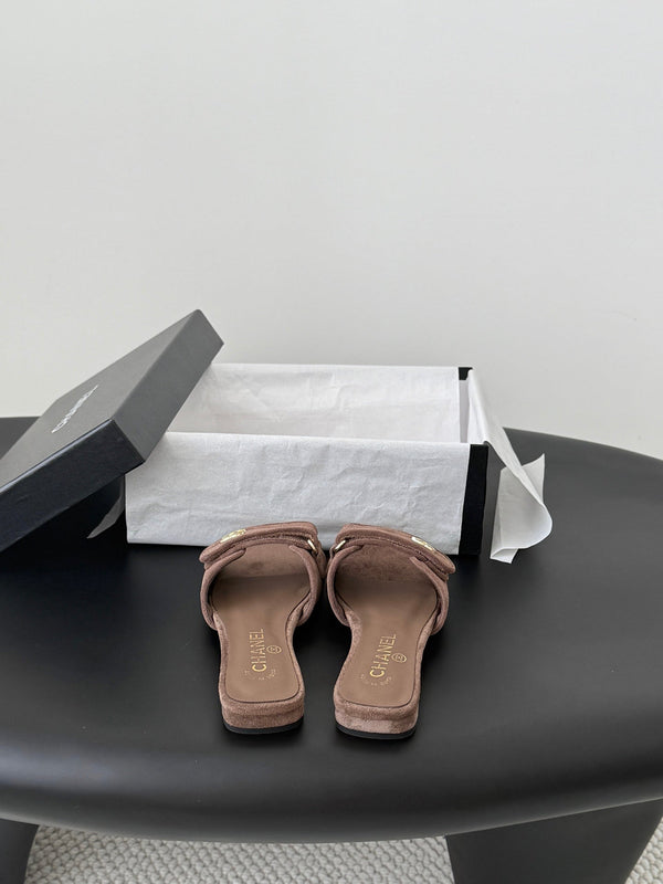 CC 26s Buckle Slippers Coffee Suede 829742