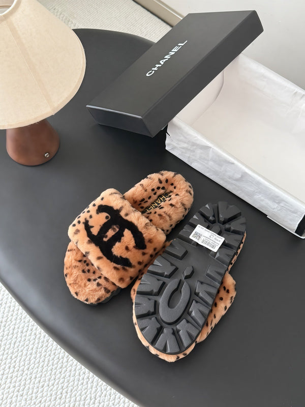 CC 26s Slides Black Leopard Dalmatian Print Shearling 969711