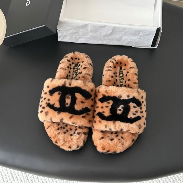 CC 26s Slides Black Leopard Dalmatian Print Shearling 969711