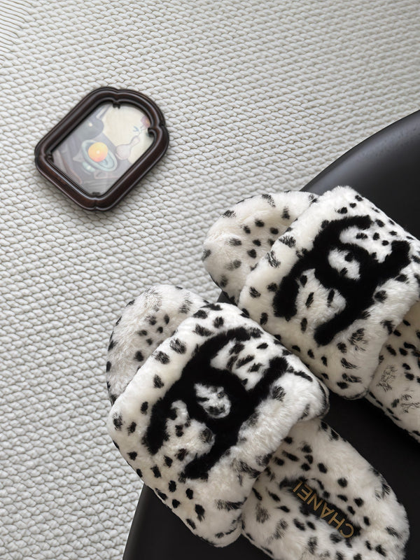 CC 26s Slides Black White Dalmatian Print Shearling 969714