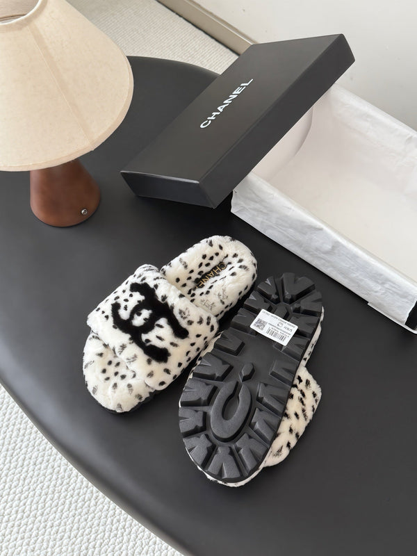 CC 26s Slides Black White Dalmatian Print Shearling 969714