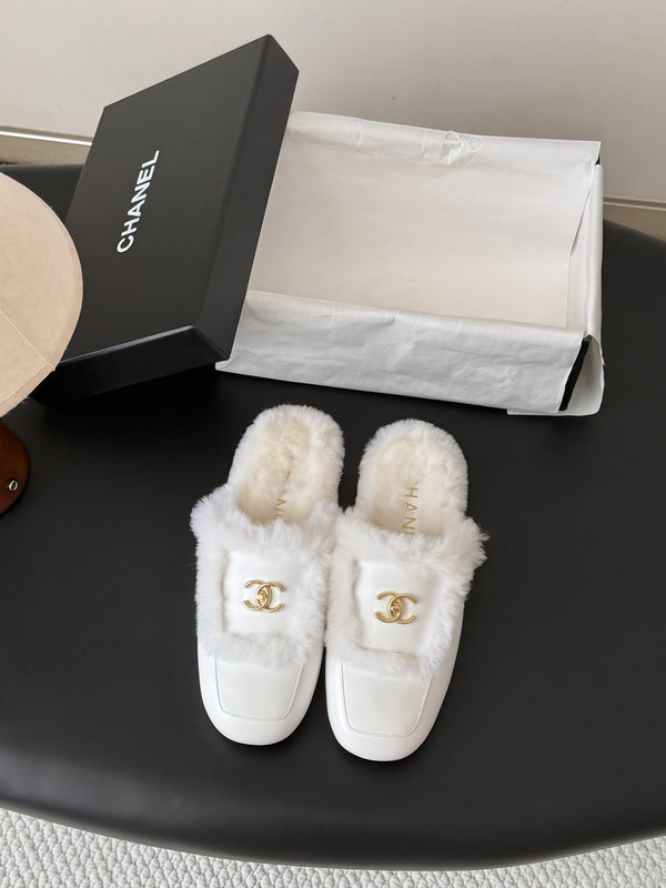 CC 26s Slip-On Mules White Fluffy Shearling Leather 969731