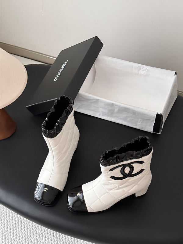 CC 26s Quilted Ankle Boots White Black Leather Patent 127991