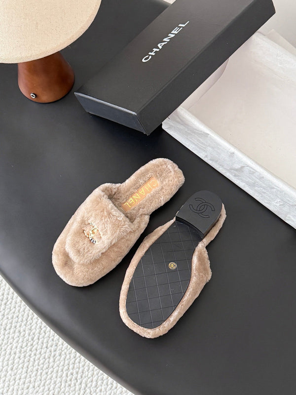 CC 26s Mules Beige Gold Shearling 127707