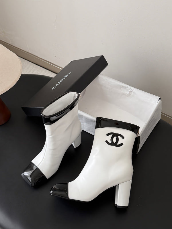 CC 26s Ankle Boots White Black Leather Patent 127860