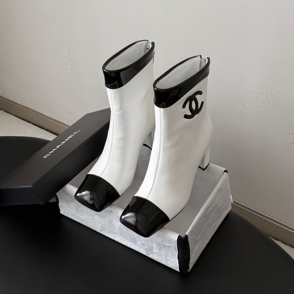 CC 26s Ankle Boots White Black Leather Patent 127860