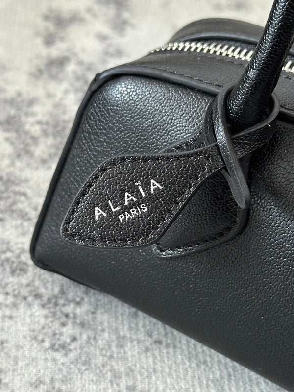 LE TECKEL SMALL BAG 27 IN BLACK GOATSKIN