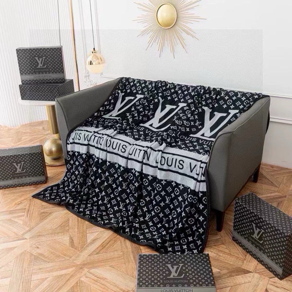BLANKET IN BLACK MIX WHITE MONOGRAM LAMB FUR 423069