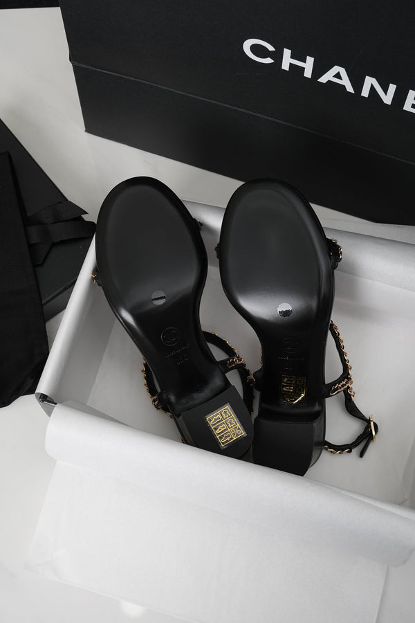 CC 26s Heart CC T-Strap Sandals Black Quilted Leather 964932