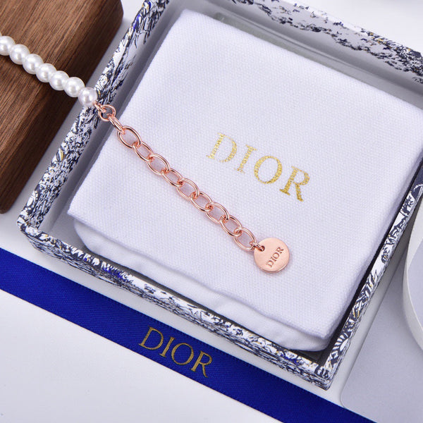 CD 26S Pearl Flower Charm Bracelet In Rose Gold Tone Metal 631860
