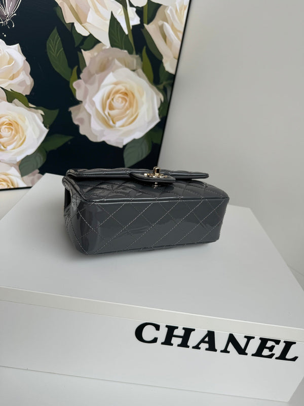 24c mini flap bag 20cm with top handle grey patent calfskin