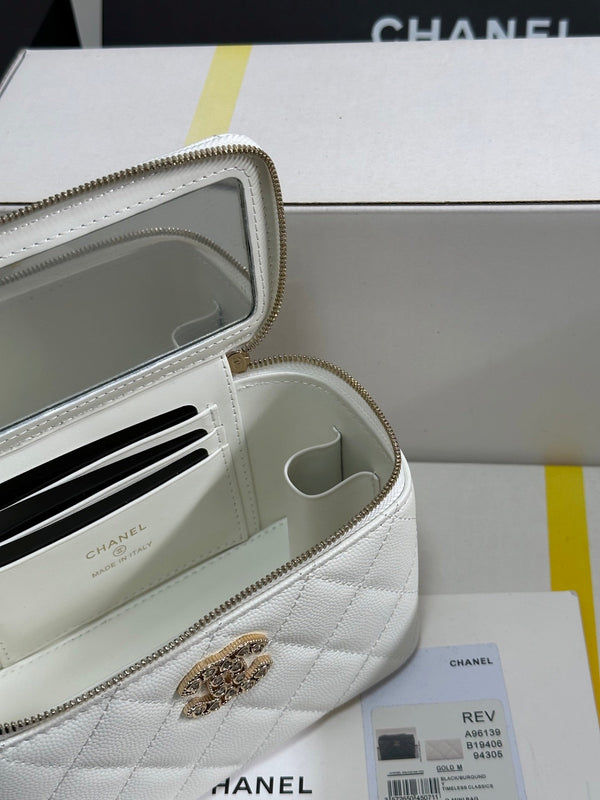 CC 25C Vanity Case 17cm White Caviar Leather Heart Rhinestone Light Gold Hardware 243421